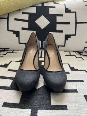 Nine West Charcoal Gray Fabric Round-Toe High Heels (7.5)